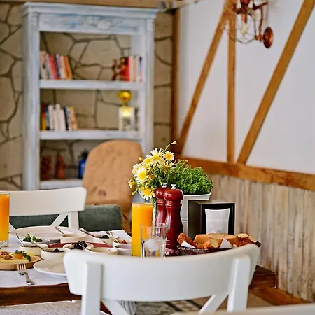 Bay C Hotell 3*