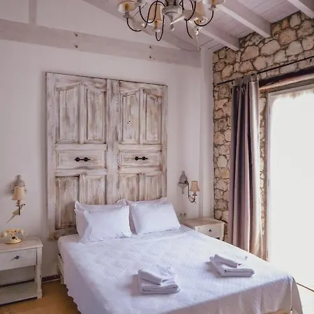 Bay C Hotell 3*
